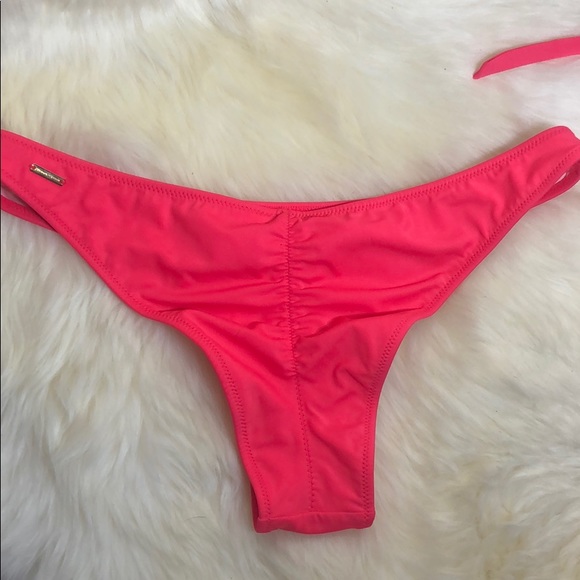 ❤️ Victoria’s Secret Bikini In a hot pink/coral - Picture 3 of 5